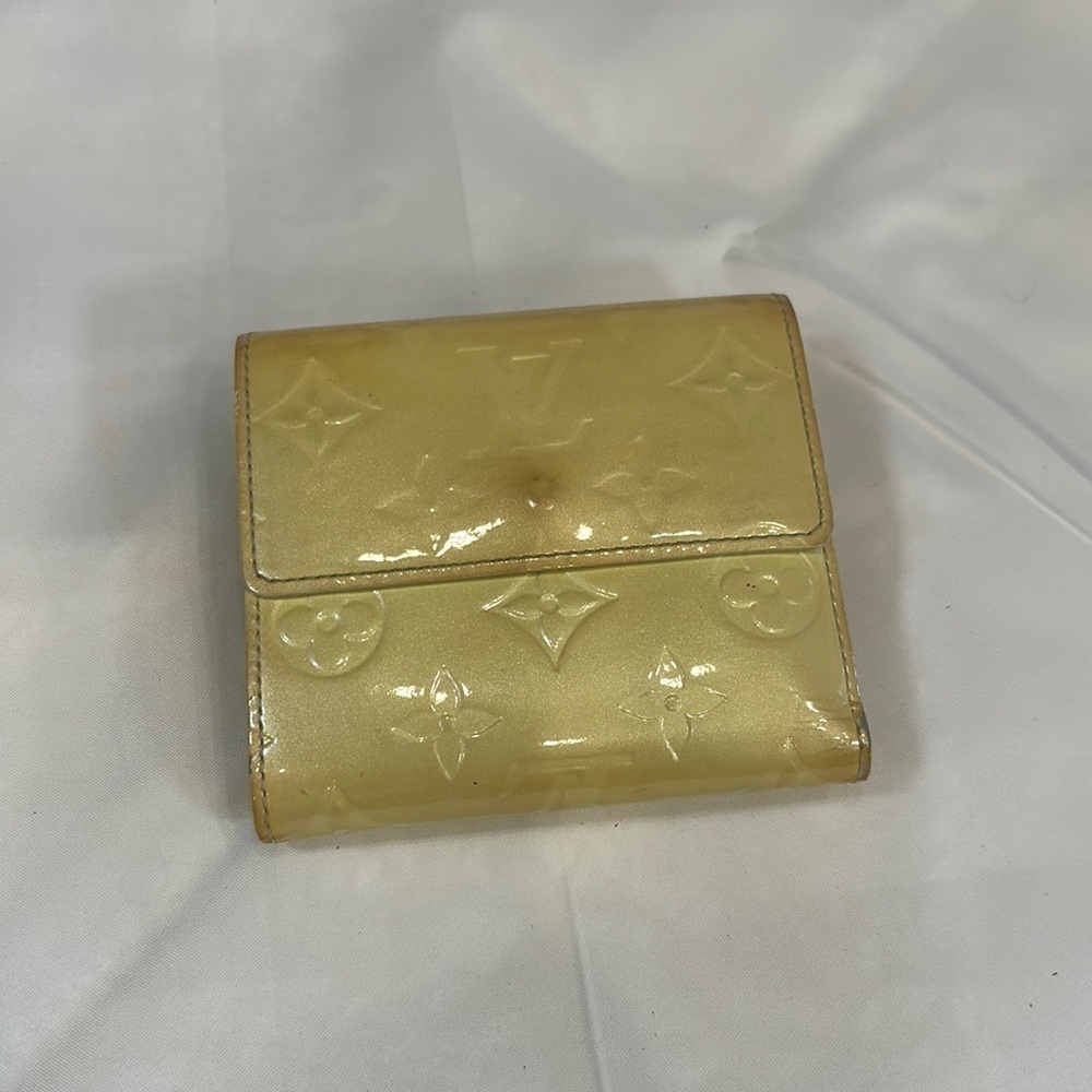 Authentic Louis Vuitton Vernis Bifold Wallet great used condition